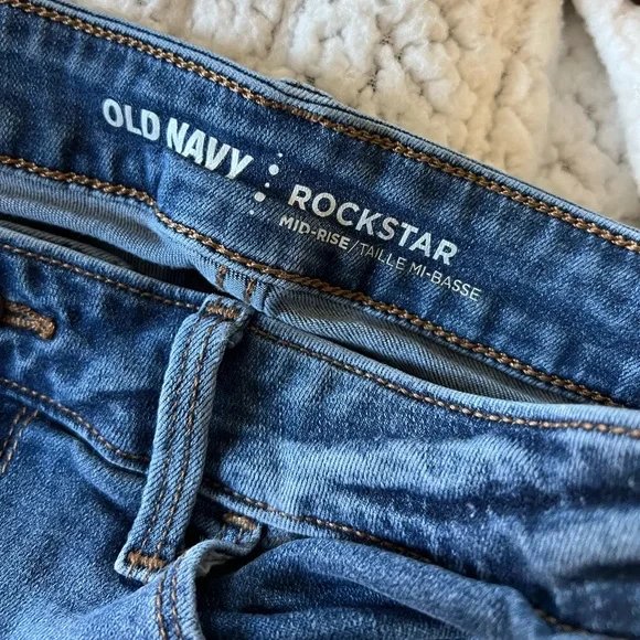 Old Navy Mid-Rise Rockstar Skinny Jeans - Picture 4 of 6